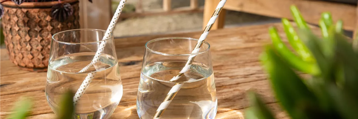 Terrassendeko - Gläser auf Tisch