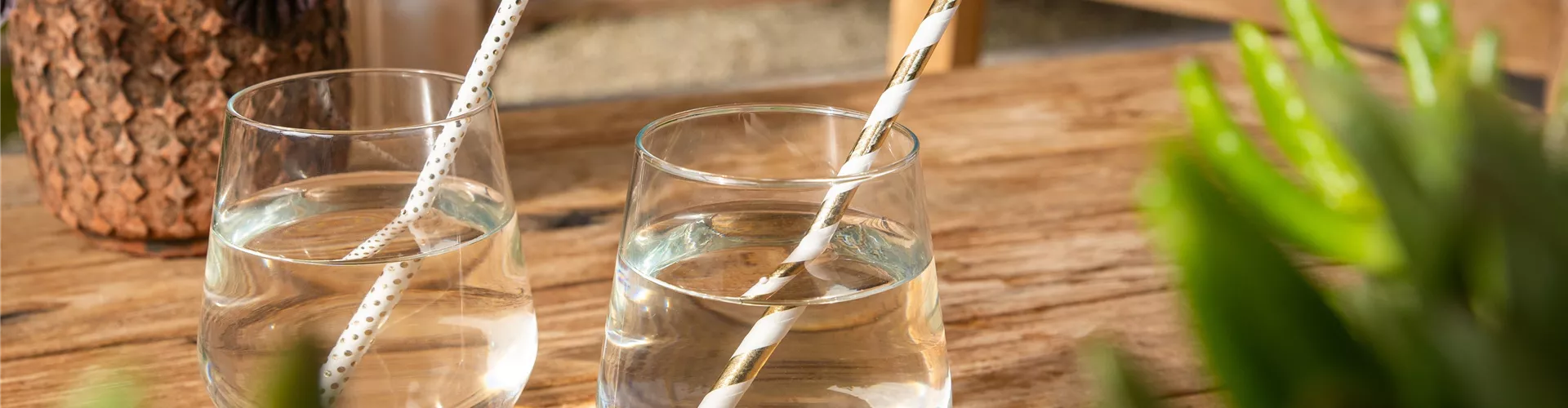 Terrassendeko - Gläser auf Tisch